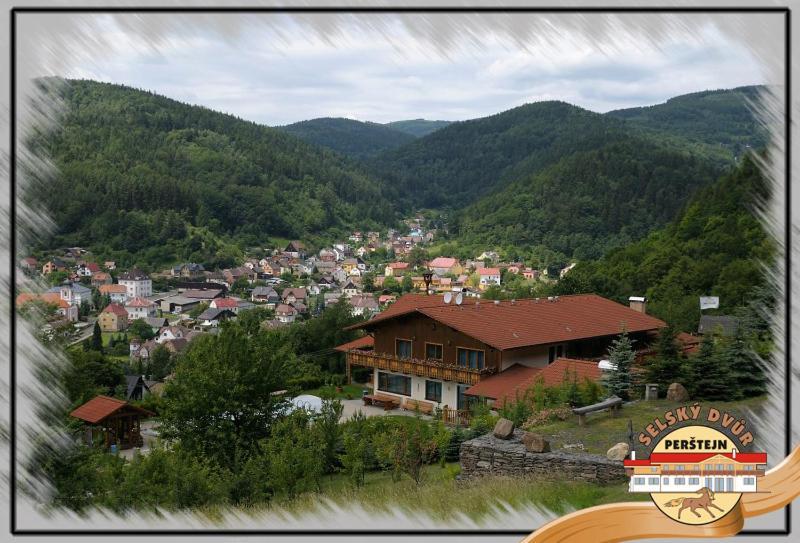 Hotel Selsky Dvur Perštejn Exterior foto