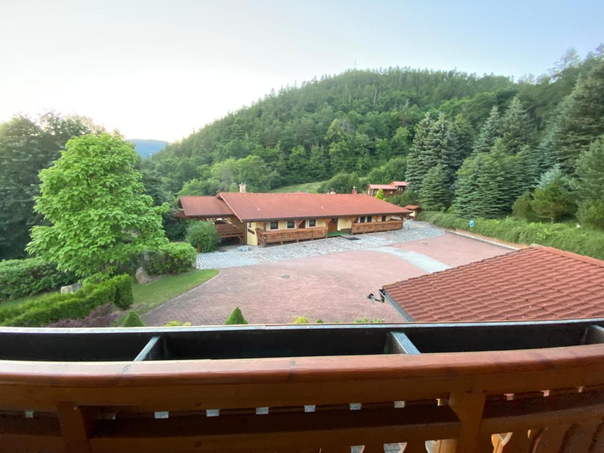 Hotel Selsky Dvur Perštejn Exterior foto