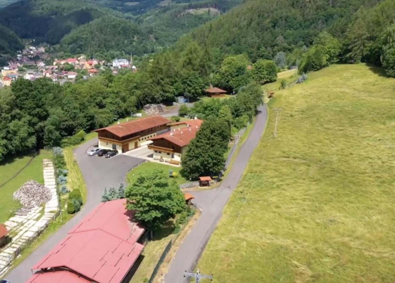 Hotel Selsky Dvur Perštejn Exterior foto