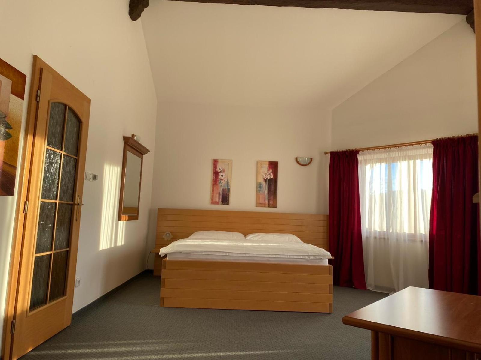 Hotel Selsky Dvur Perštejn Exterior foto